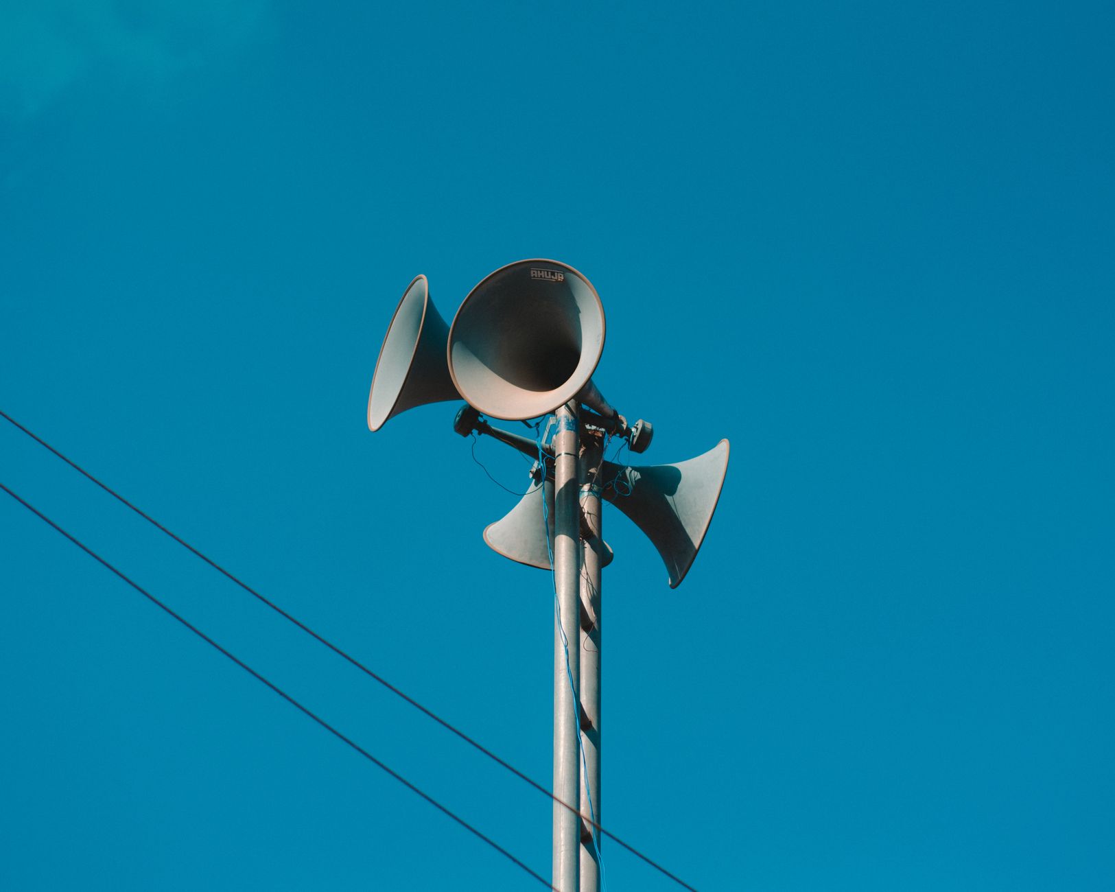 BLARE: a loudspeaker sounding very loudly