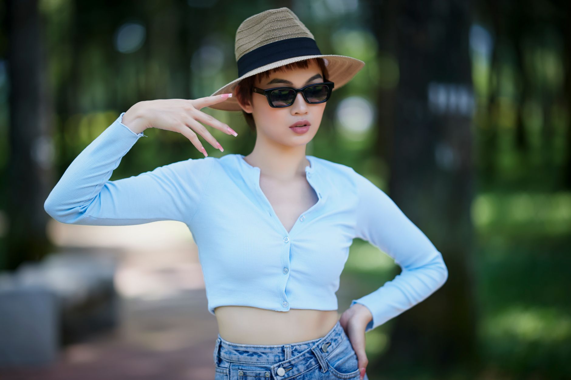 CROP showing meaning: a crop top that ends above the waist