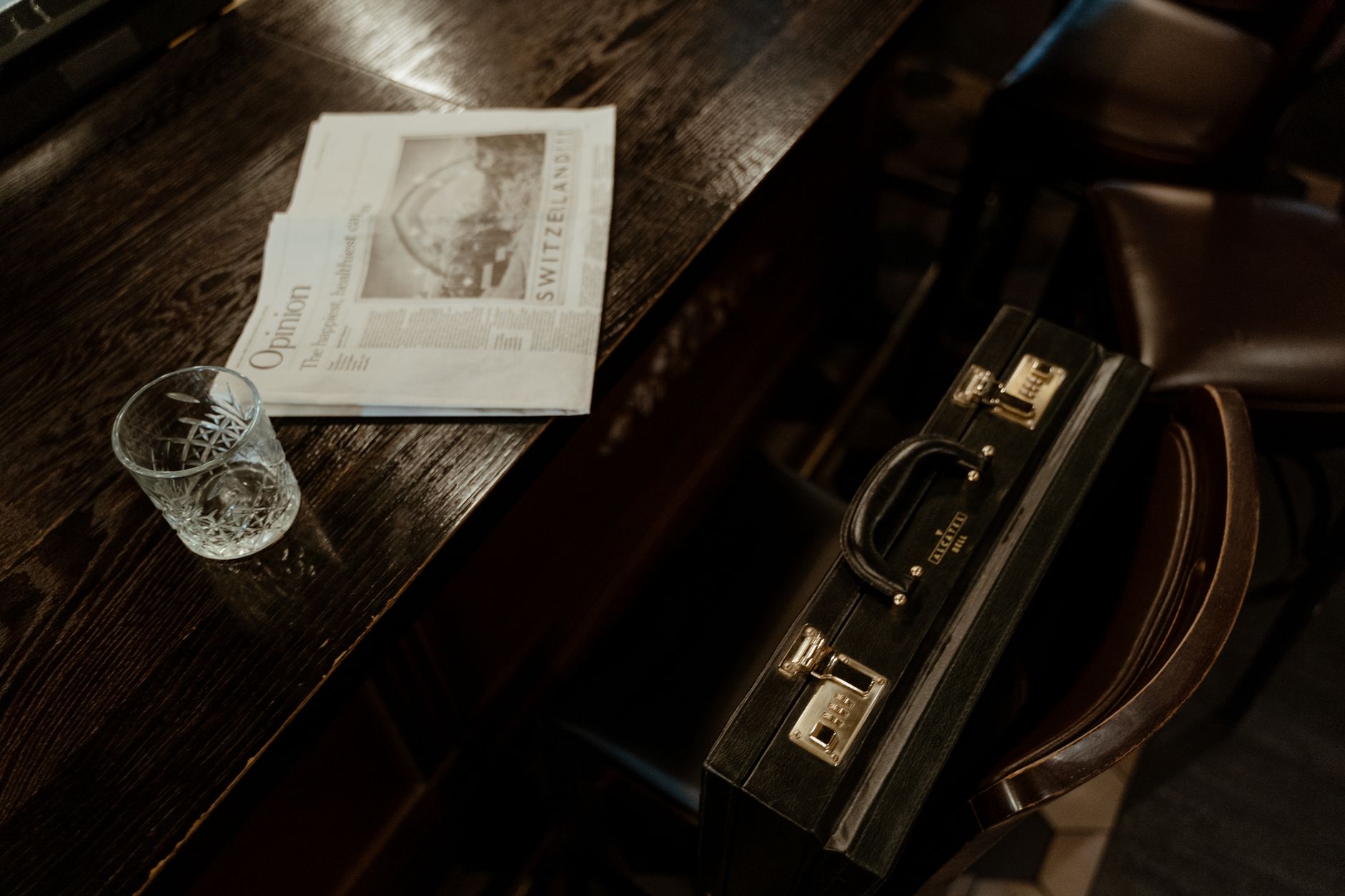 BRIEF — meaning “briefcase”