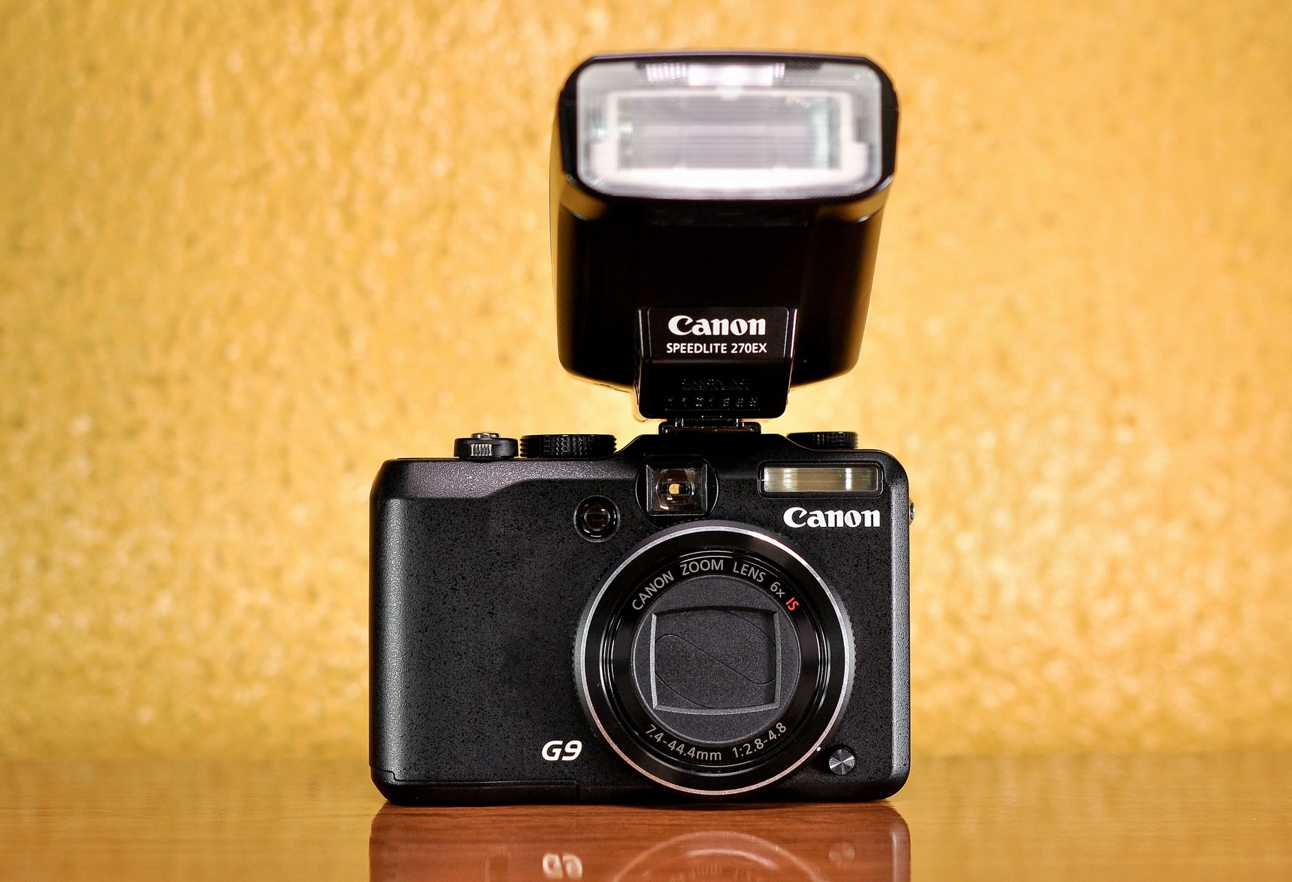 FLASH meaning a burst of light used to illuminate a scene